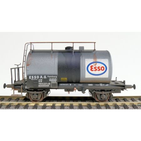 EXACT-TRAIN EX22058 Wagon cysterna 30m3 typu Uerdinger (lekka) Esso Grau/Schwarz (Brudzony), DB, Ep. IV