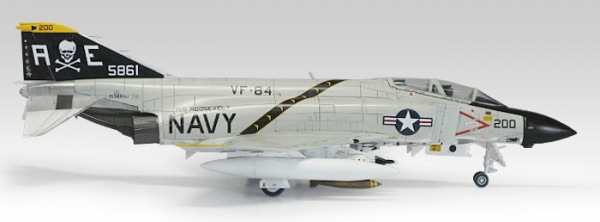 ACADEMY 12529 USN F-4J VF-84 Jolly Rogers 1:72
