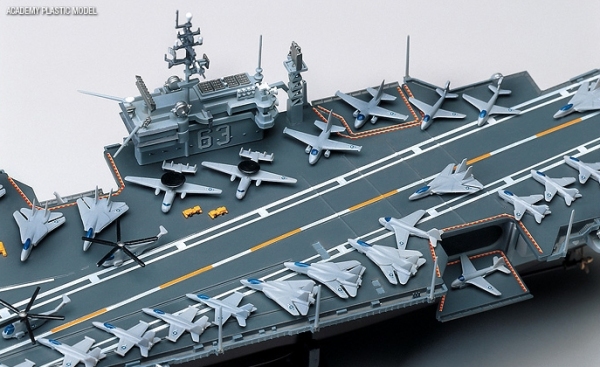 Academy 14210 CV-63 USS Kittyhawk - 1:800