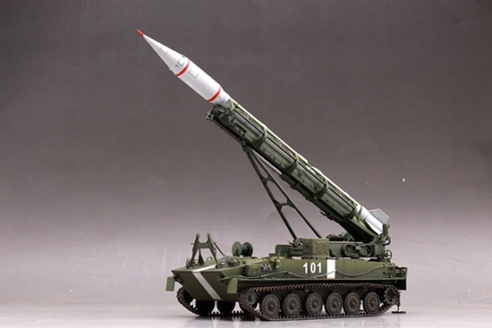 Trumpeter 09545 Radziecki zestaw rakietowy 2P16 z rakietą 2K6 Łuna (Frog 5) - 1:35